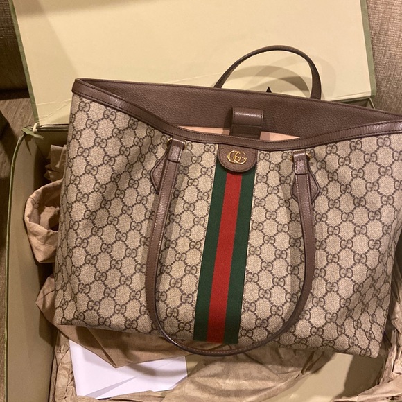 Gucci - Picture 1 of 5